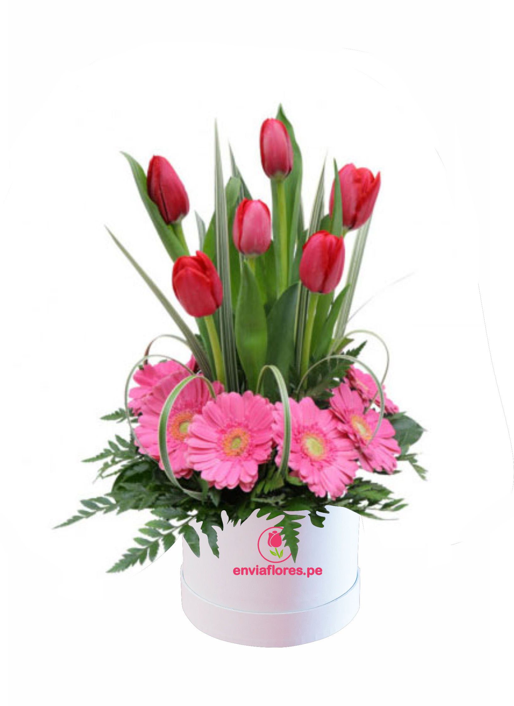 arreglo floral de tulipanes rojas y yerberas - Floreria en tacna envia  flores